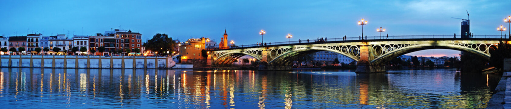 PANOR&Aacute;MICA DEL PUENTE DE TRIANA DE SEVILLA Y LA CALLE BETIS