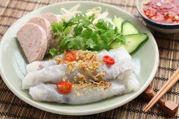 banh cuon, vietnamese steamed rice noodle roll