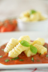 Kartoffel-Grieß-Gnocchi Napoli