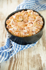 Torte aus Hefeschnecken