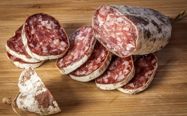 Saucisson coupé