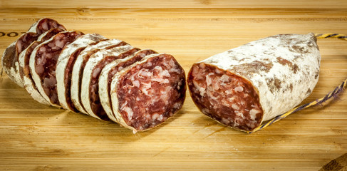 Saucisson coupé