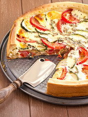 Quiche aus Tomaten und Zucchini