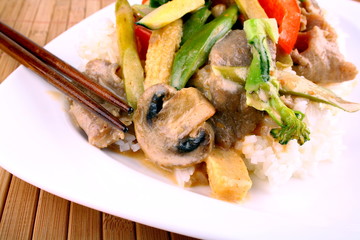 Beef with Asian vegetables, rice, mushrooms and peanut sauce