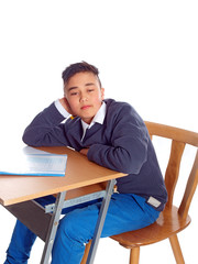 junge im klassenzimmer