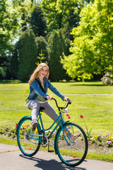 Obraz premium Girl enjoying summer break riding bicycle