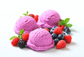 Berry fruit ice cream