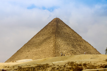 Fototapeta na wymiar Sfinks i Wielka Piramida w Egipcie