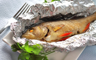 Perch baked in foil with parsley