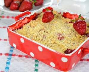 strawberry crumble