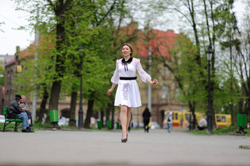 Obraz premium Happy girl running in the park