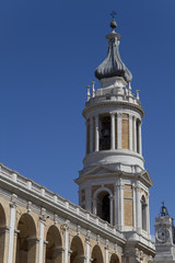 Fototapeta na wymiar Widok kościoła sanktuarium w Loreto