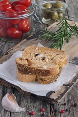 Tomato-rosemary bread