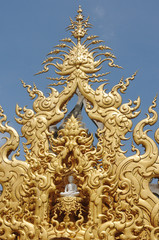 Fototapeta na wymiar White Temple in Chiang Rai, Thailand
