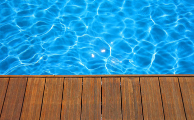 Terrasse en bord de piscine