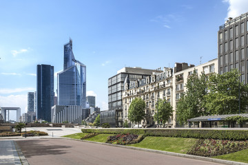 Fototapeta na wymiar Neuilly-sur-Seine i La Defense