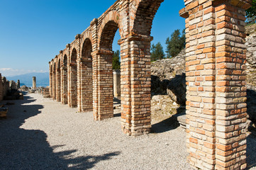 sirmione sul garda resti romani italy 4460