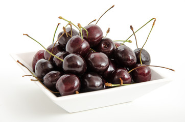 Schälchen mit Süßkirschen