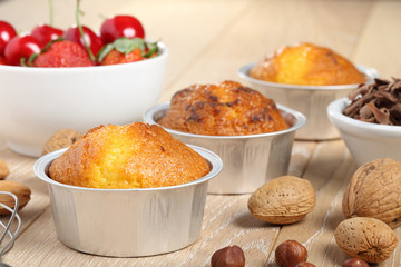 dessert muffin con cioccolato frutta e nocciole