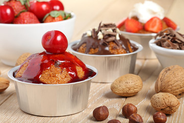 dessert muffin con cioccolato frutta e nocciole