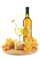 Naklejka premium Wine, tasty blue cheese and grape