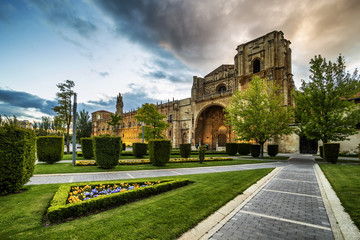 Fototapeta na wymiar San Marcos Klasztor w Leon. Hiszpania (Camino de Santiago)