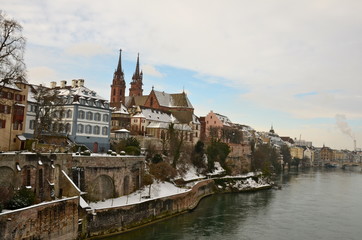 Fototapeta na wymiar Basel Cathedral w zimie, Szwajcaria