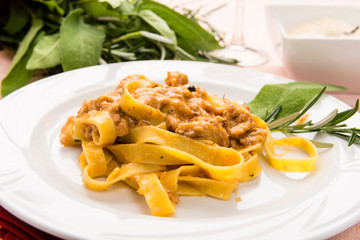 Tagliatelle con ragù di fagiano - Italian pasta