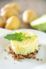 Vegetarisches Hack mit Kohlrabi und Kartoffelpüree