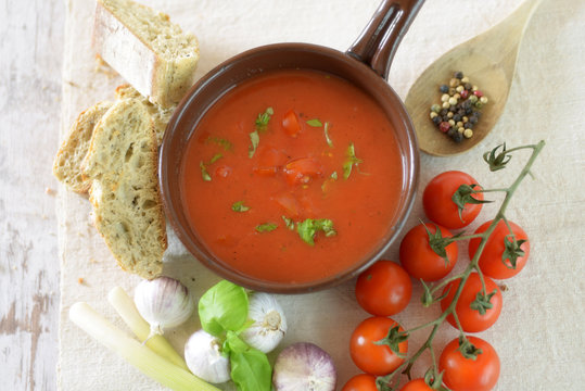 Tomaten-Basilkum-Suppe
