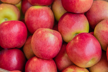 Frische Äpfel unsortiert