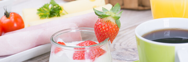 gesundes frühstück mit kaffee