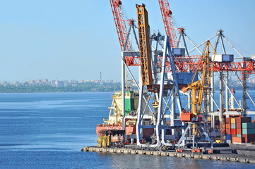 Fototapeta premium Container stack and ship under crane bridge