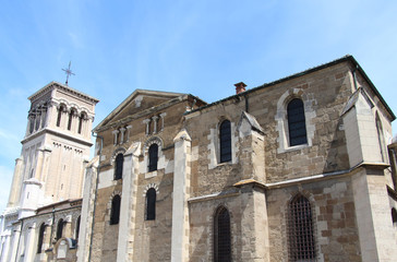 Fototapeta na wymiar Romanische Kathedrale Saint-Apollinaire, Valence (Francja Ten)