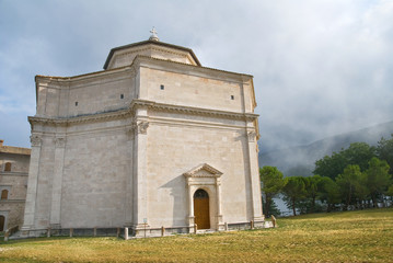 Fototapeta na wymiar Sanktuarium Madonna di Macereto