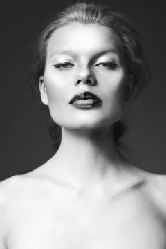 classical black and white beauty woman shot