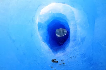 Papier Peint photo Glaciers Tunnel de glace bleue à Glacier
