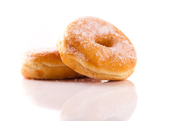 Obraz na płótnie Canvas 2 freigestellte Donuts