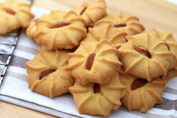 Almond butter cookies