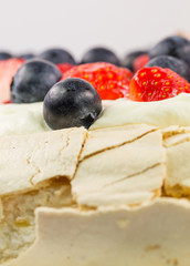 Pavlova with strawberries and blueberries toppings