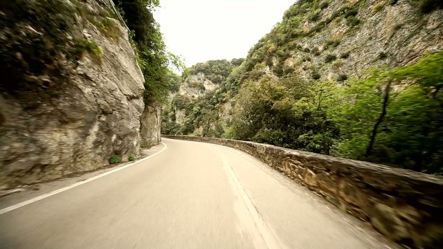 Stra&szlig;e in Schucht (Braseschlucht am gardasee)