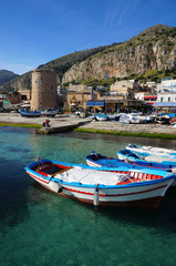 Fototapeta na wymiar Zacumowane łodzie rybackie na Sycylii