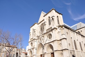 Fototapeta na wymiar églises et cathédrale , Marseille