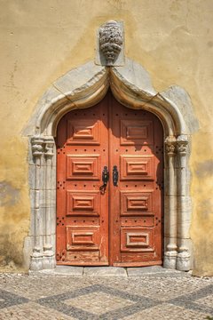 Portal lateral da igreja de S. Jo&atilde;o Batista