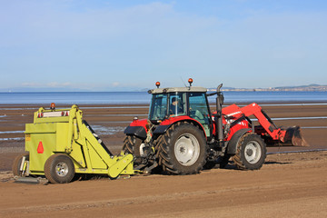 Fototapeta premium beach cleaner tractor