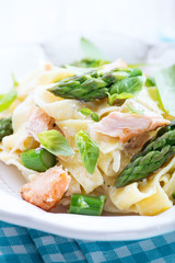Pasta with salmon and asparagus