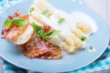 White asparagus served with bacon