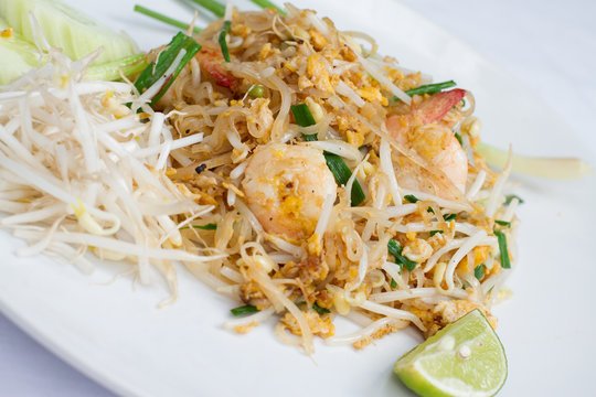 Thai food stir-fried noodles with shrimp