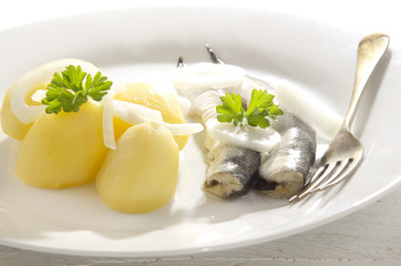 boiled potato with sour herring