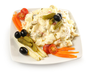 Plato de ensaladilla.